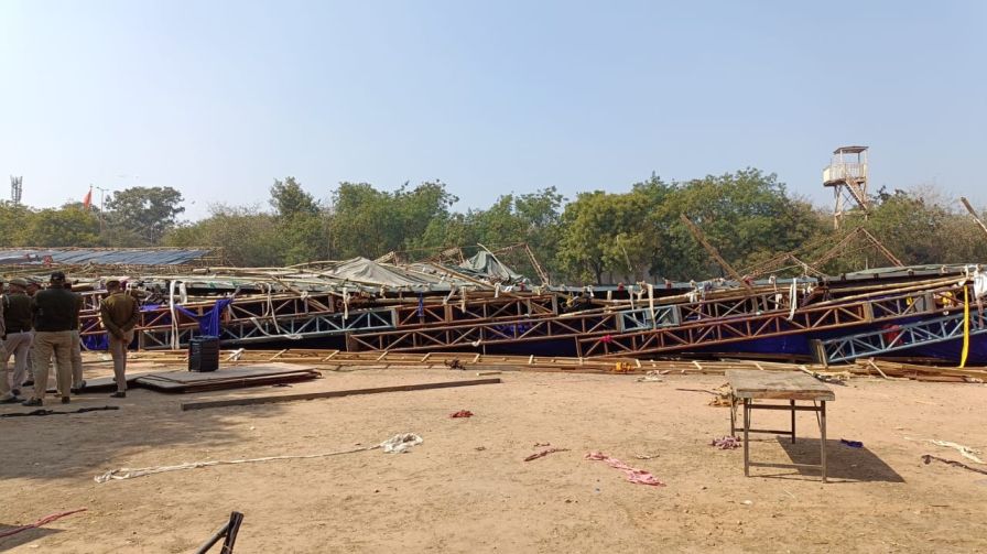 jln jawahar lal nehru stadium gate collapse 8 people injured