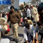 Delhi Cop Hits a Person while Offering Namaz in Inderlok Delhi