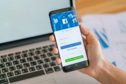 Instagram and Facebook Down Access Globe